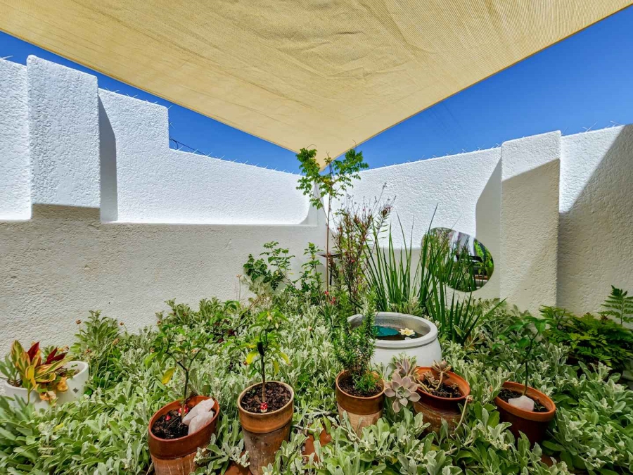 3 Bedroom Property for Sale in Sea Point Western Cape